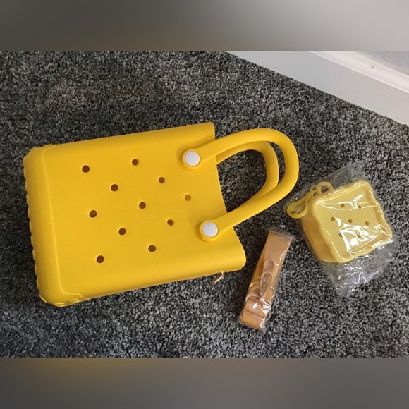 NWOT Yellow Tote Bag with strap and coin purse - Picture 1 of 3